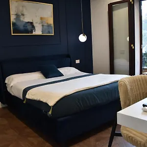  Apartment Gloden House